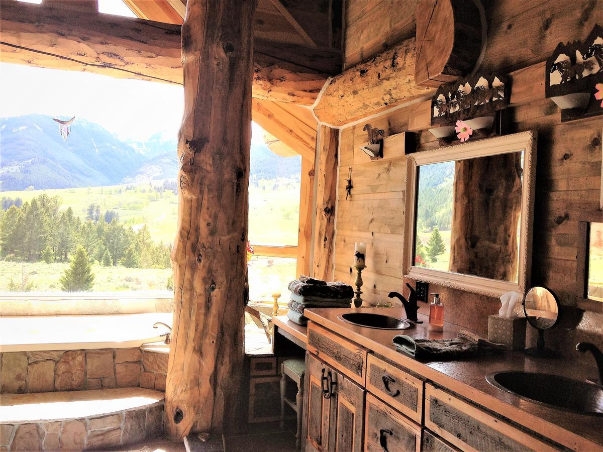 Mcdonald'S Ranch Lodge Гардинер Экстерьер фото