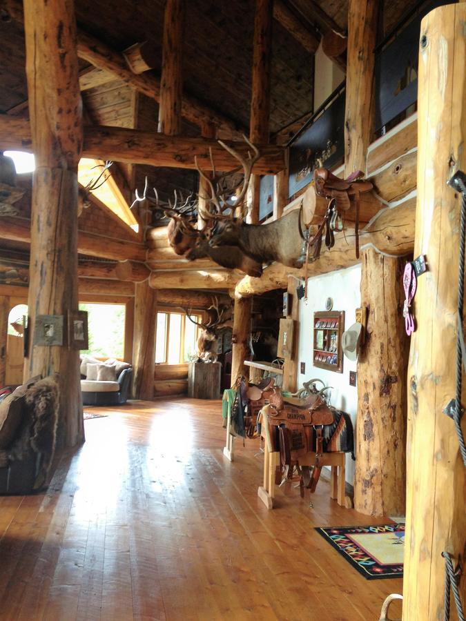 Mcdonald'S Ranch Lodge Гардинер Экстерьер фото
