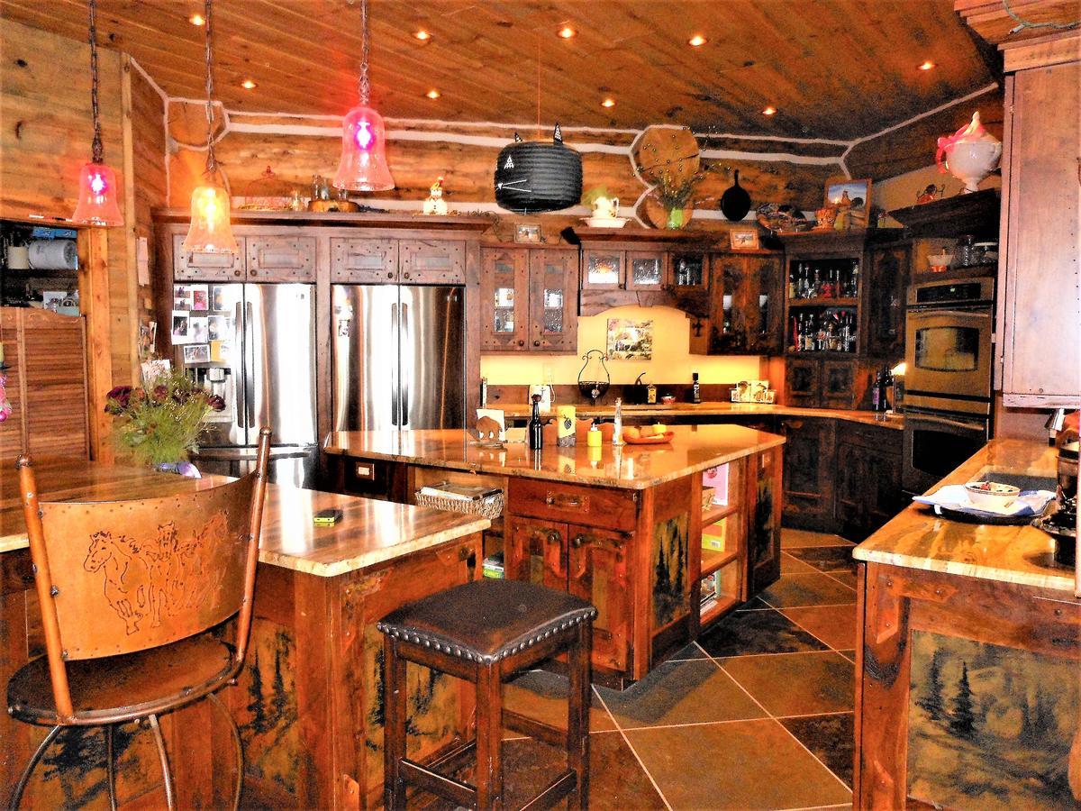 Mcdonald'S Ranch Lodge Гардинер Экстерьер фото